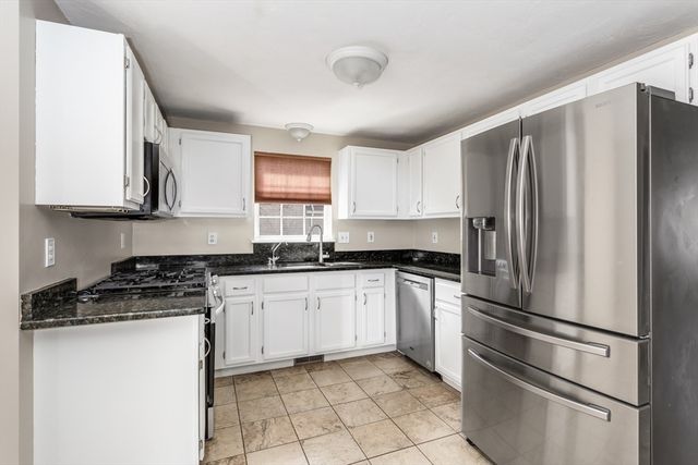 18 Palomino Dr, Franklin, MA 02038