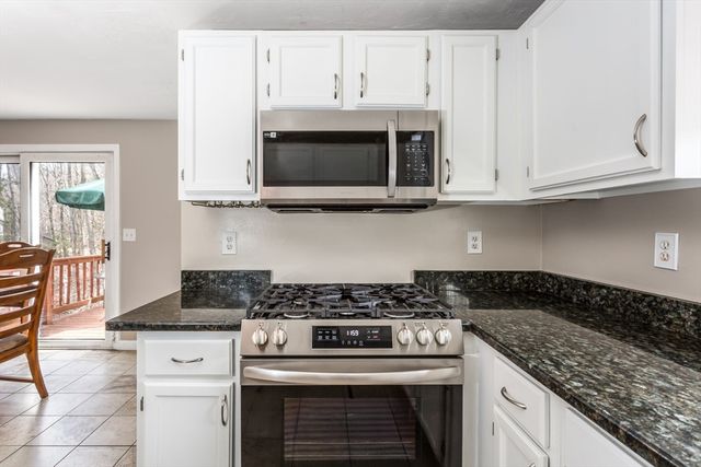 18 Palomino Dr, Franklin, MA 02038