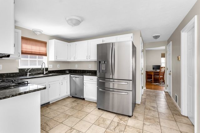 18 Palomino Dr, Franklin, MA 02038