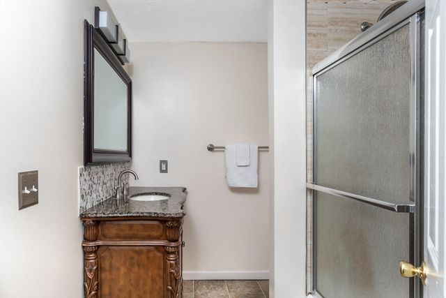 18 Palomino Dr, Franklin, MA 02038