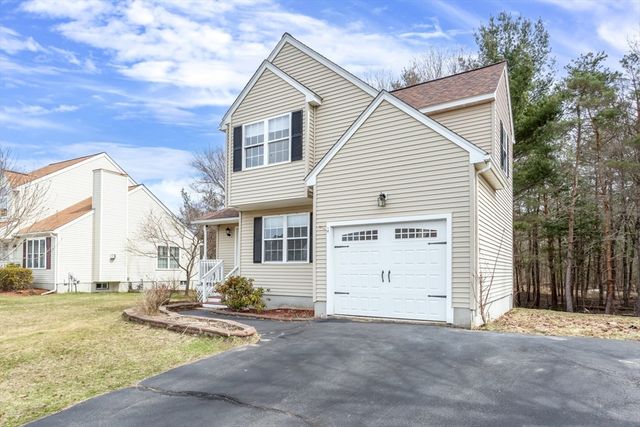 18 Palomino Dr, Franklin, MA 02038