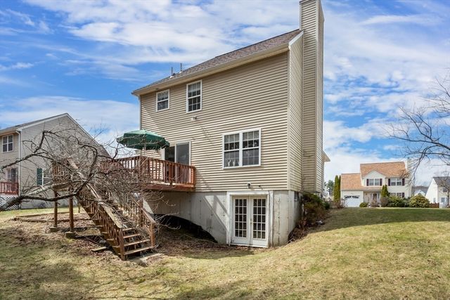 18 Palomino Dr, Franklin, MA 02038