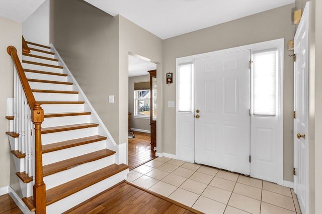 18 Palomino Dr, Franklin, MA 02038