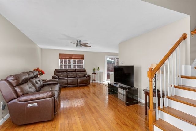 18 Palomino Dr, Franklin, MA 02038