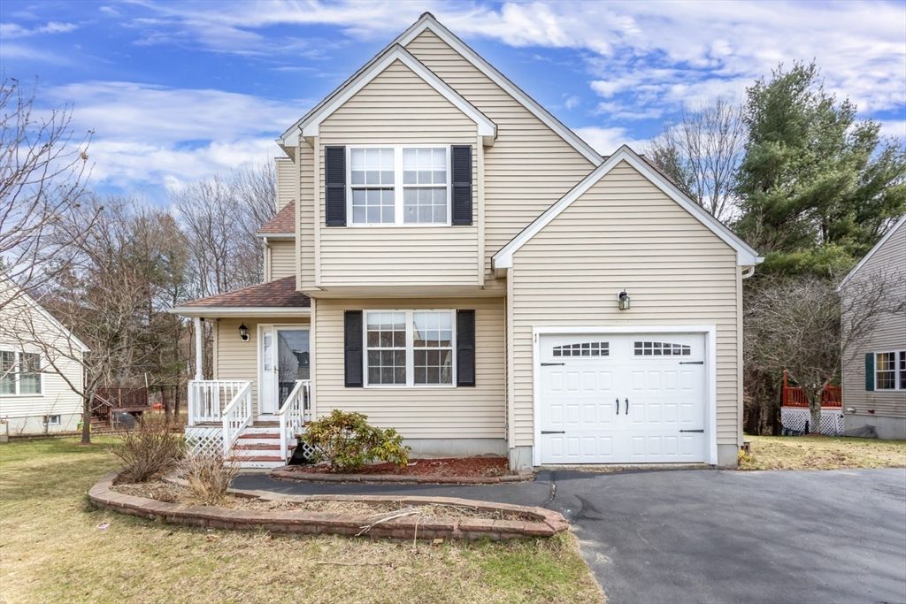18 Palomino Dr, Franklin, MA 02038