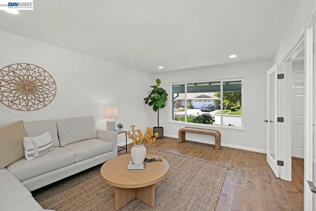 34352 Newton Ct, Fremont, CA 94555