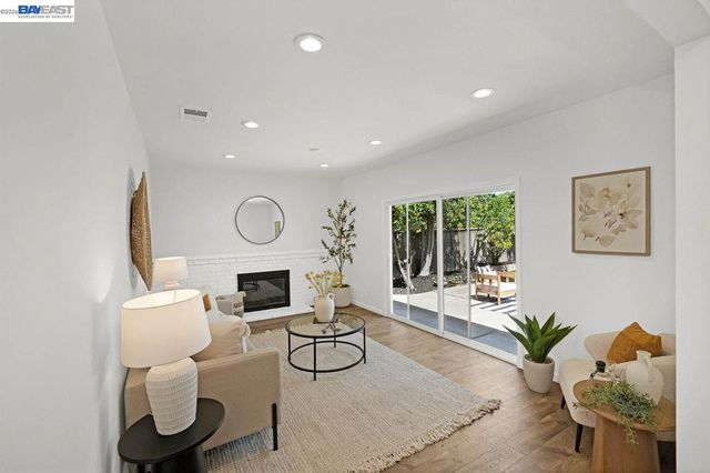 34352 Newton Ct, Fremont, CA 94555