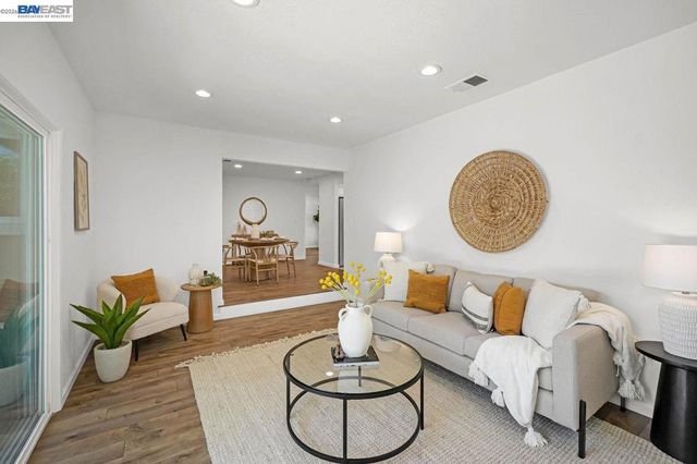 34352 Newton Ct, Fremont, CA 94555