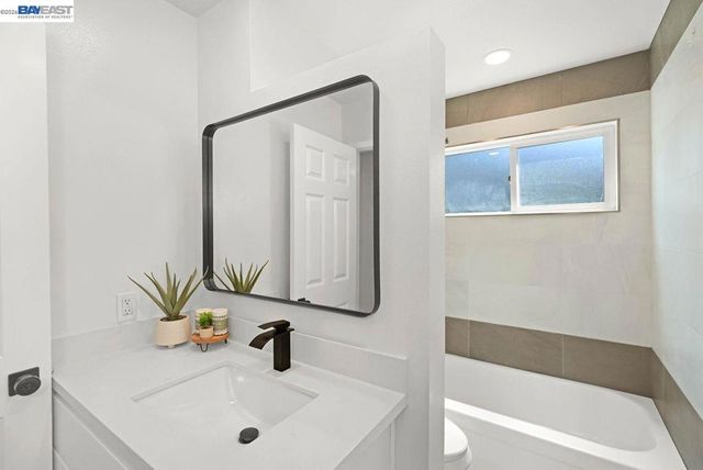 34352 Newton Ct, Fremont, CA 94555