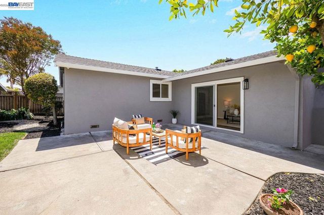 34352 Newton Ct, Fremont, CA 94555