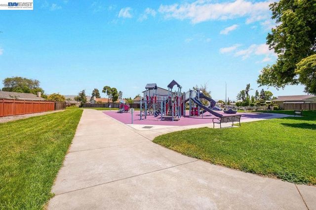 34352 Newton Ct, Fremont, CA 94555