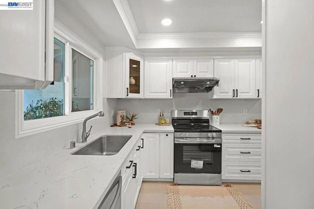 34352 Newton Ct, Fremont, CA 94555