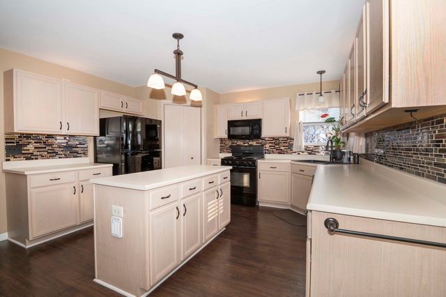 1702 Sierra Highlands Court, Plainfield, IL 60586