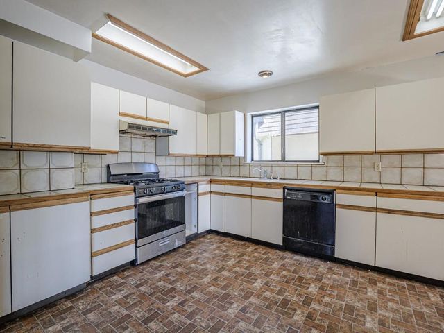 2004 Ocean Street, Santa Cruz, CA 95060