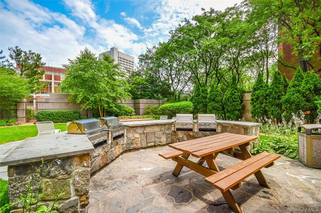 4 Martine Avenue 1619, White Plains, NY 10606