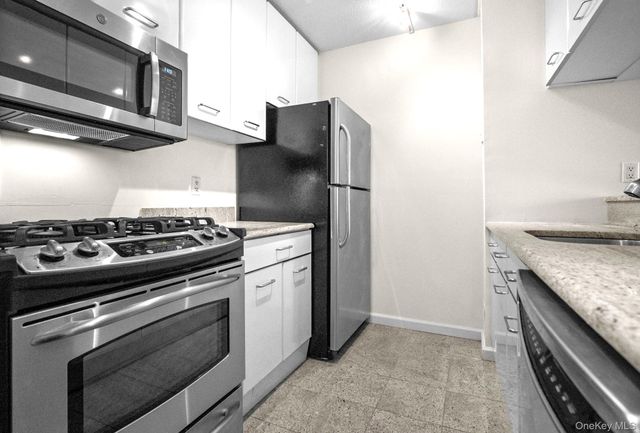 4 Martine Avenue 1619, White Plains, NY 10606