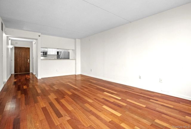 4 Martine Avenue 1619, White Plains, NY 10606