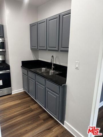 5347 Monroe Street 2, Los Angeles, CA 90038