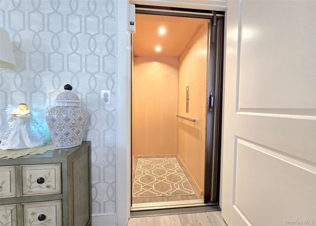 20 Bayard Drive, Great River, NY 11730