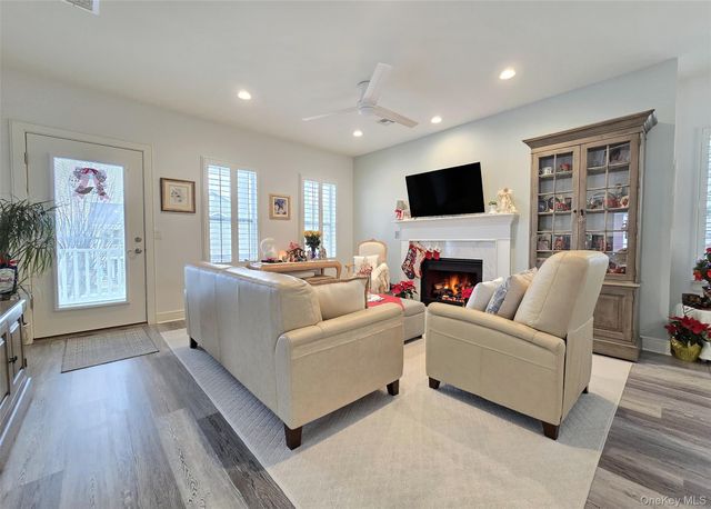 20 Bayard Drive, Great River, NY 11730