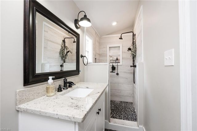 102 Bruce PL, Portsmouth, VA 23707