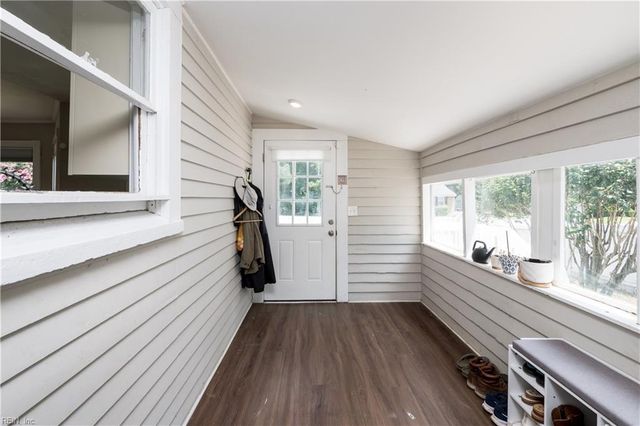 102 Bruce PL, Portsmouth, VA 23707
