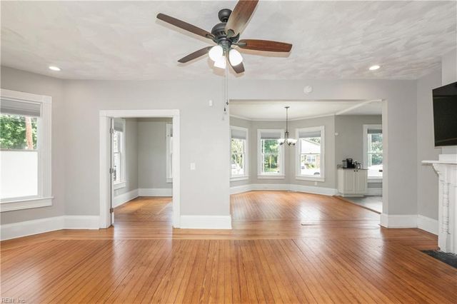 102 Bruce PL, Portsmouth, VA 23707