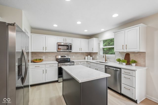 11881 Gatwick View Drive, Fishers, IN 46037