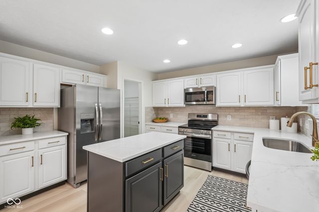 11881 Gatwick View Drive, Fishers, IN 46037