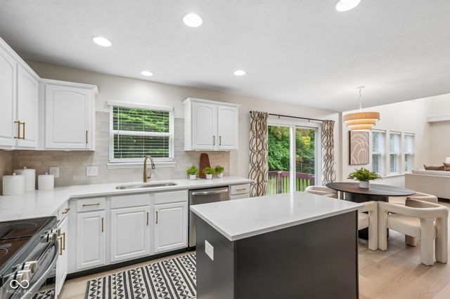 11881 Gatwick View Drive, Fishers, IN 46037
