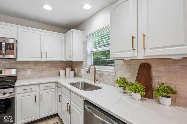 11881 Gatwick View Drive, Fishers, IN 46037