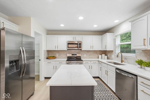 11881 Gatwick View Drive, Fishers, IN 46037