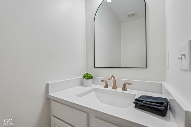 11881 Gatwick View Drive, Fishers, IN 46037