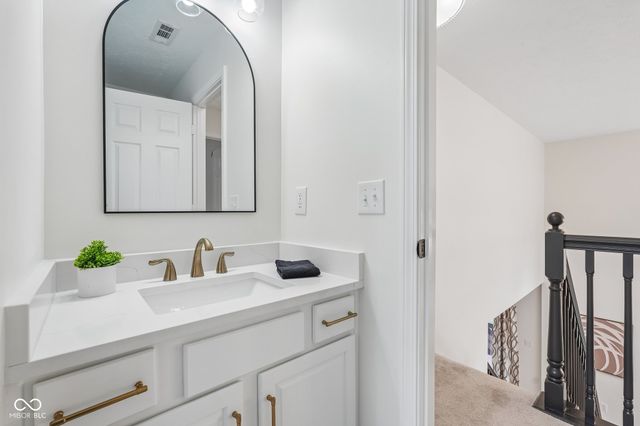 11881 Gatwick View Drive, Fishers, IN 46037