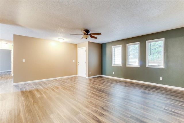1630 Pin Oak Ct, Rose Hill, KS 67133