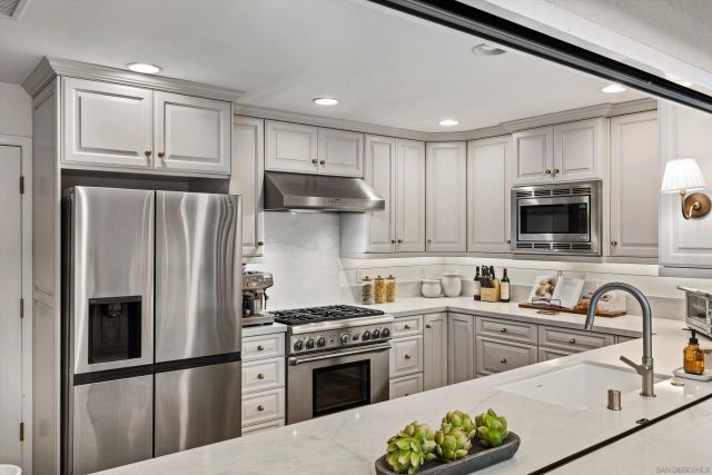 1714 Hicks St, Oceanside, CA 92054