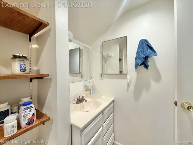 1224 W Bristol Road, Flint Charter Township, MI 48507