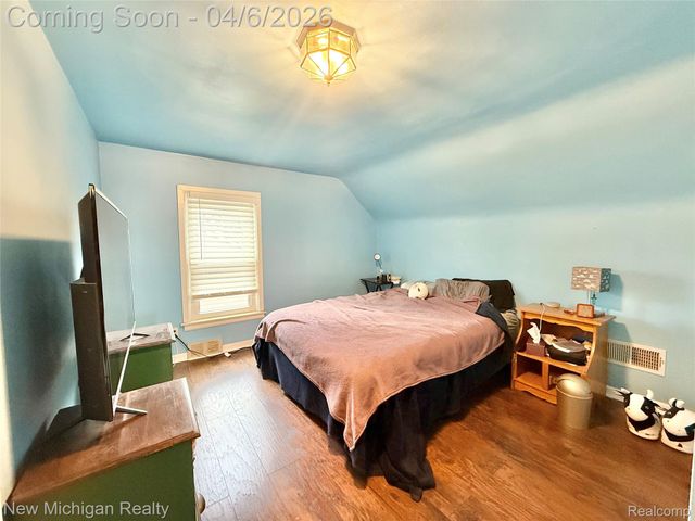 1224 W Bristol Road, Flint Charter Township, MI 48507