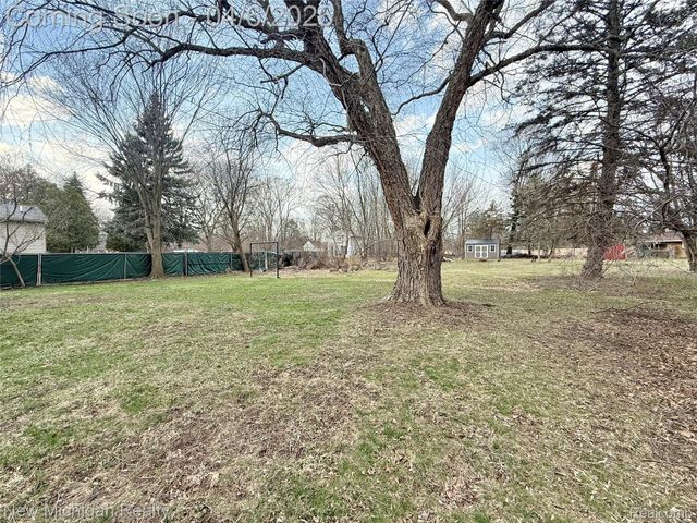 1224 W Bristol Road, Flint Charter Township, MI 48507