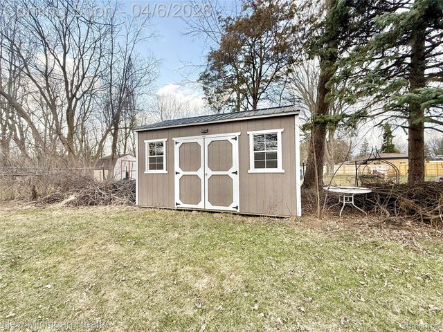 1224 W Bristol Road, Flint Charter Township, MI 48507