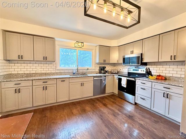 1224 W Bristol Road, Flint Charter Township, MI 48507