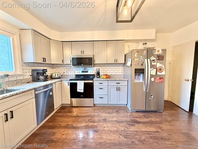 1224 W Bristol Road, Flint Charter Township, MI 48507