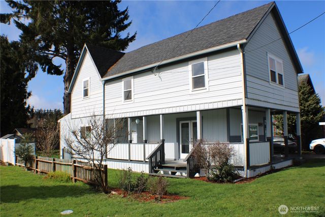 1224 4th St, Cosmopolis, WA 98537