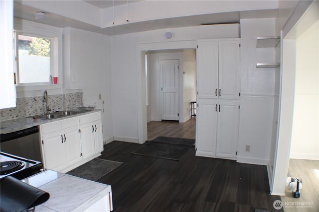 1224 4th St, Cosmopolis, WA 98537