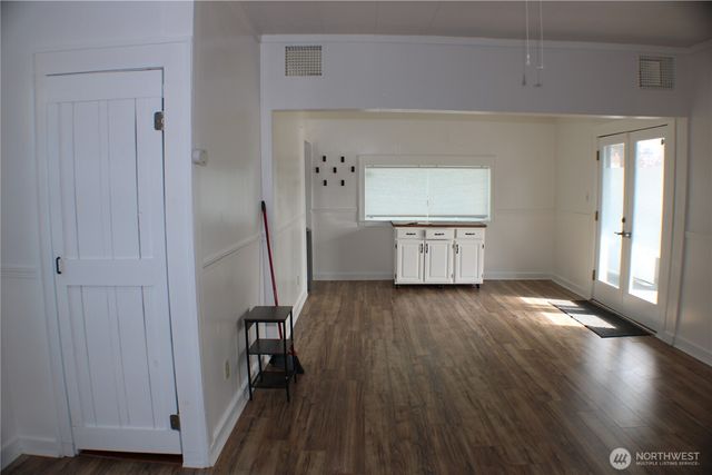 1224 4th St, Cosmopolis, WA 98537