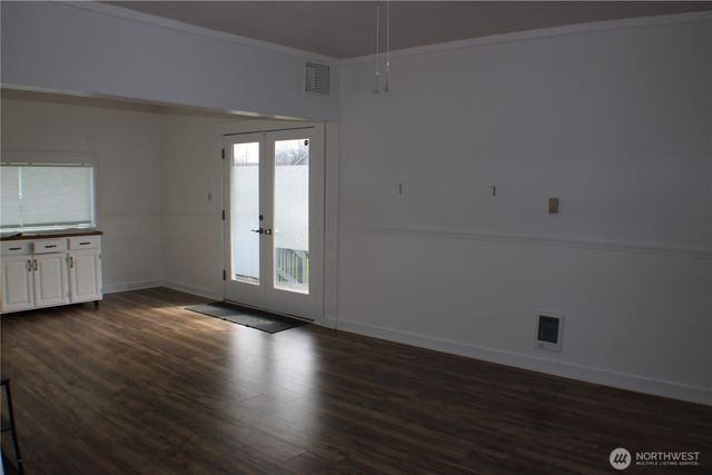 1224 4th St, Cosmopolis, WA 98537