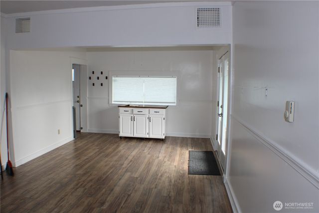 1224 4th St, Cosmopolis, WA 98537