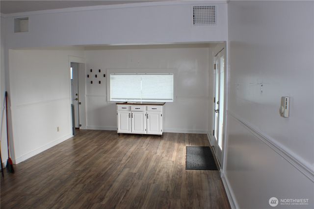 1224 4th St, Cosmopolis, WA 98537