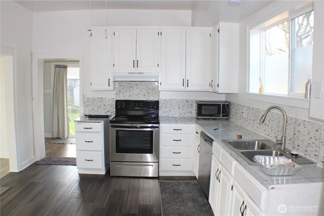 1224 4th St, Cosmopolis, WA 98537