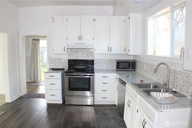 1224 4th St, Cosmopolis, WA 98537